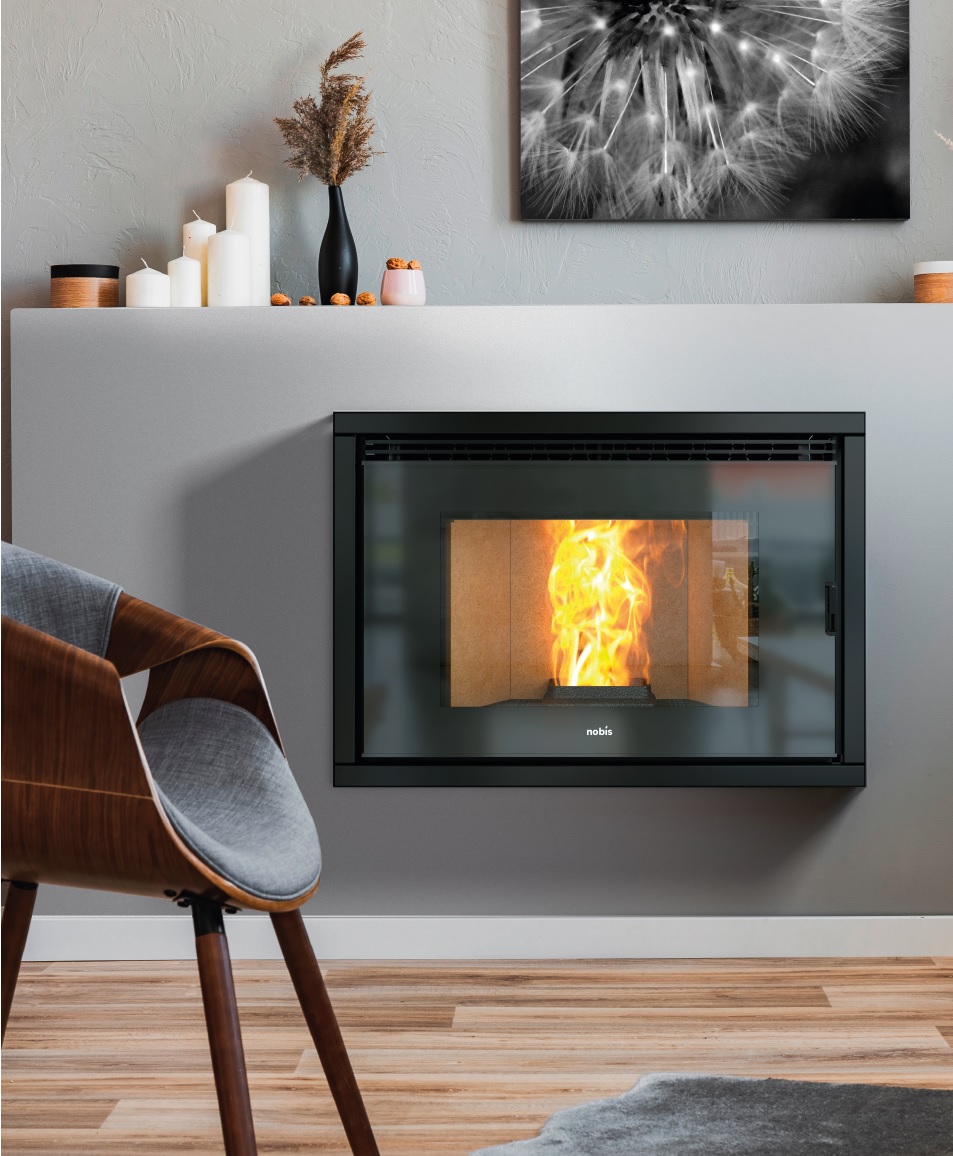 Inserto a pellet con ventilazione frontale.