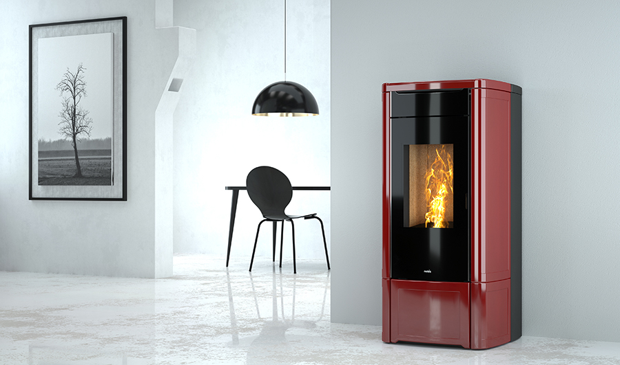 Termostufa a pellet con ventilazione frontale.
